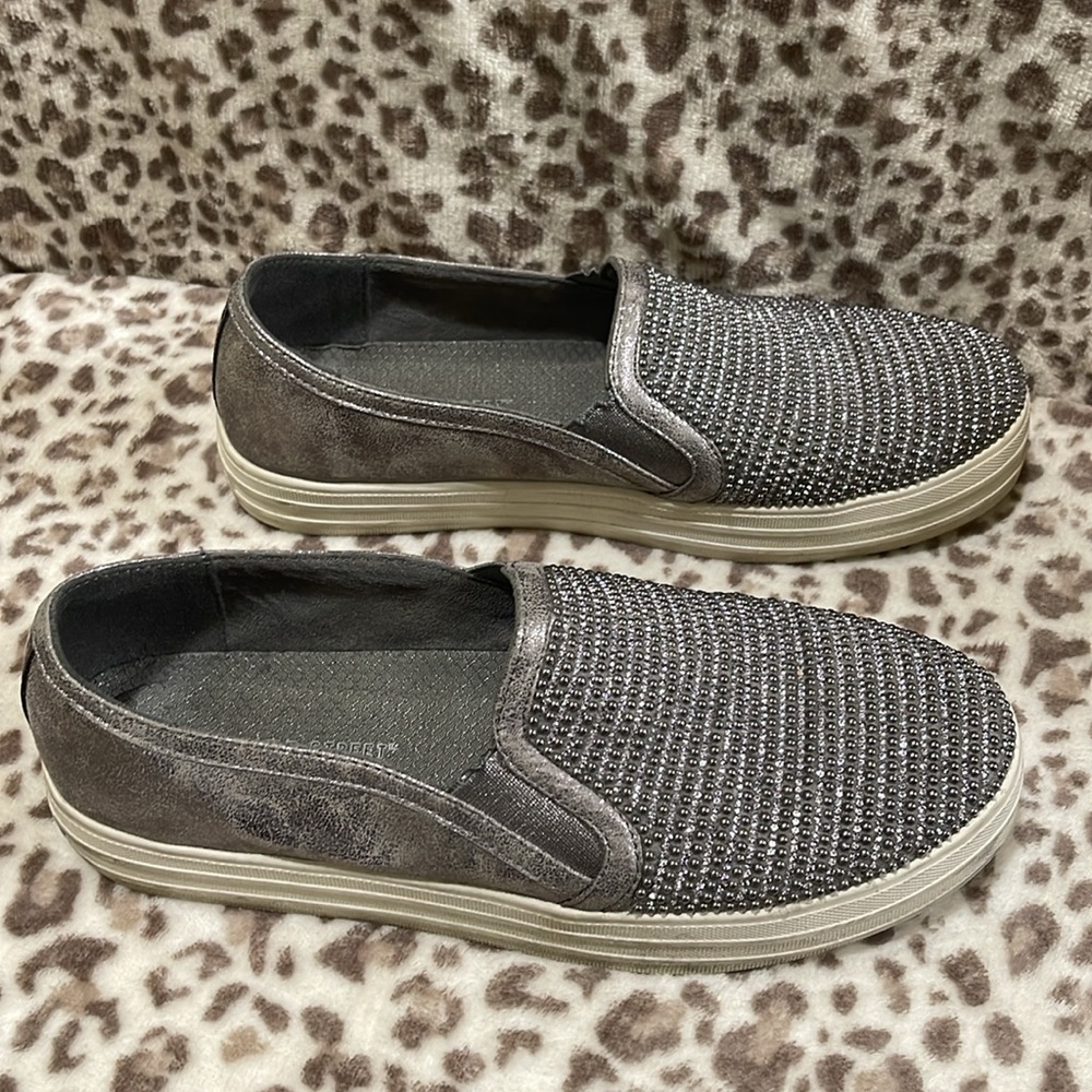 Sketchers slip on shoes. Very comfortable - Picture 2 of 3